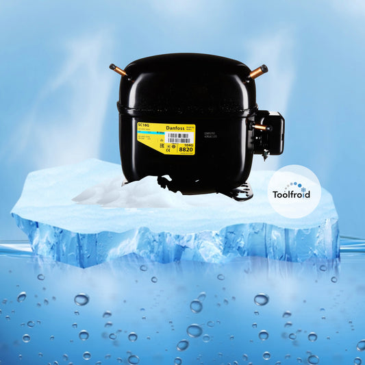 Le compresseur Danfoss SC18G 1/2CV offre une cylindrée de 1,08 cu.in. (17,69 cm3) et un volume de gaz libre de 49,4 fl.oz. (1460 cm3). Avec une charge maximale de réfrigérant de 45,5 oz. (1300 g) et un poids sans équipement électrique allant jusqu'à 30,2 lbs (13,7 kg) et un volume d'huile de 20,3 fl.oz. (600 cm3), il offre une fiabilité et une performance optimales pour vos projets.